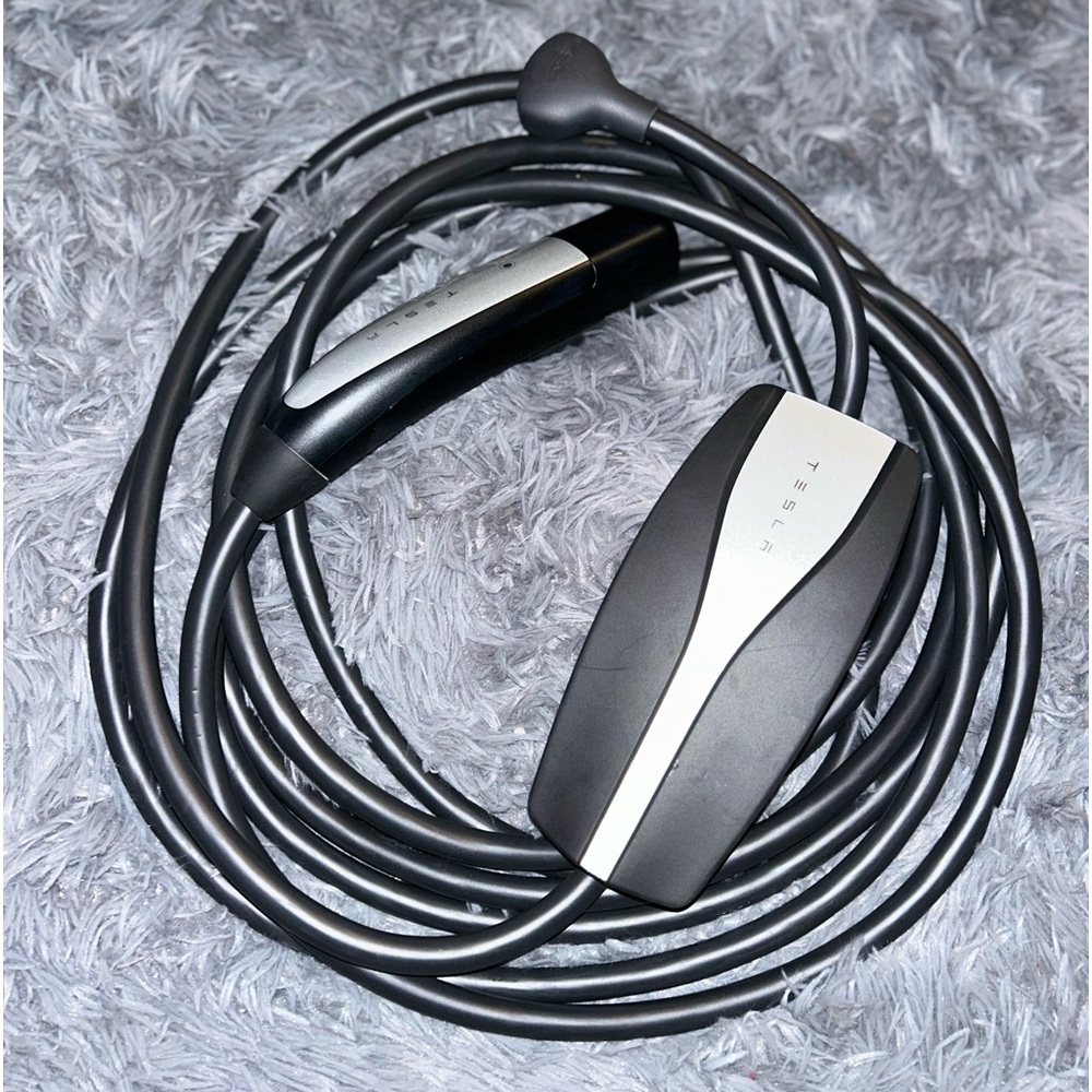 Tesla Gen 2 mobile charger kit with NEMA 5-15 adapter for models S,3,X,Y